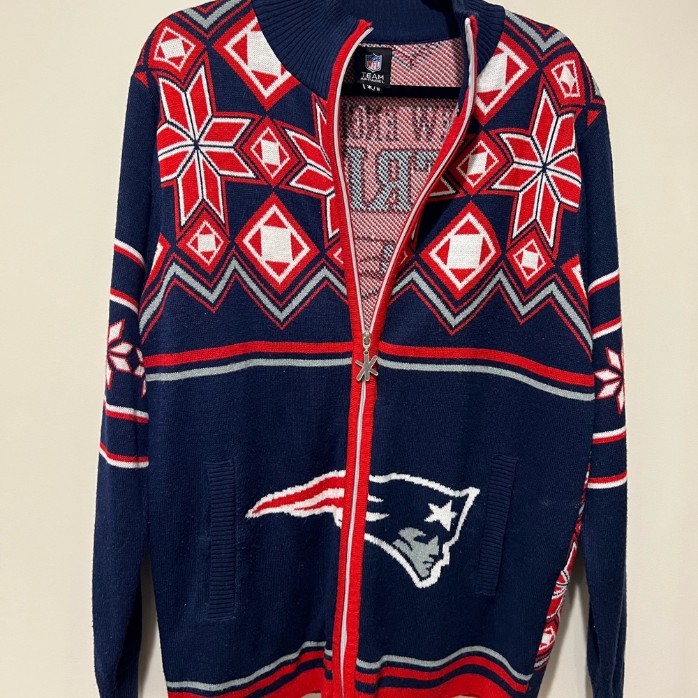 *SOLD*
NFL New England Patriots Zip-up Sweater Medium